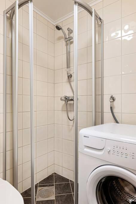 Fresh Studio Apartment, A Short Walk From Bryggen Bergen Luaran gambar